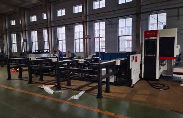 Semi-Automatic Feeding And Discharging Mechanism Metal Tube Laser Cutting Machine